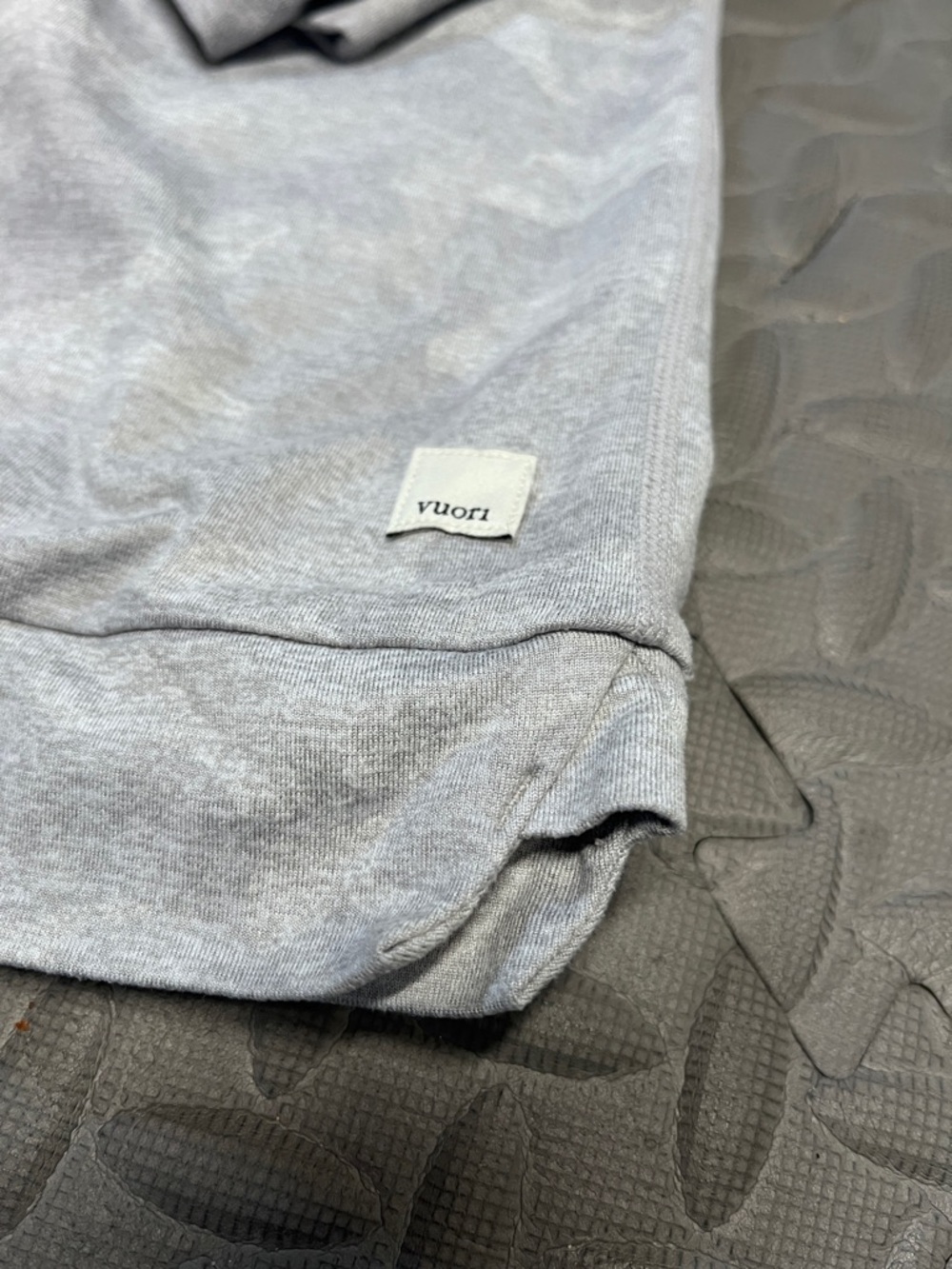Vuori Halo Women’s S Light Gray Hooded Pullover camo - Picture 8 of 11
